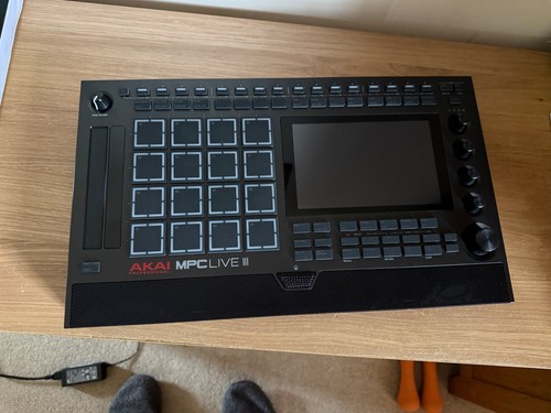Akai professional mpc live - akai,