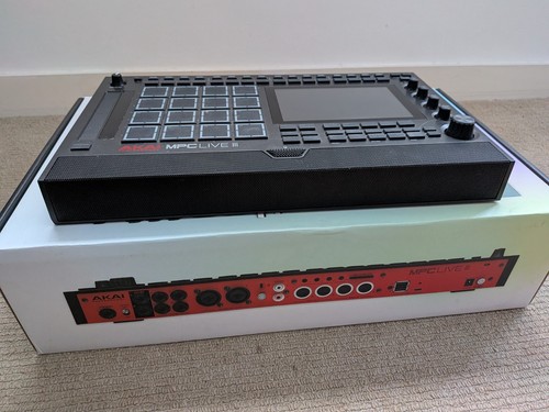 Akai professional mpc live - akai,